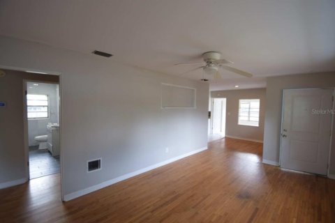 House in Lake Wales, Florida 3 bedrooms, 124.02 sq.m. № 2150574 - photo 15