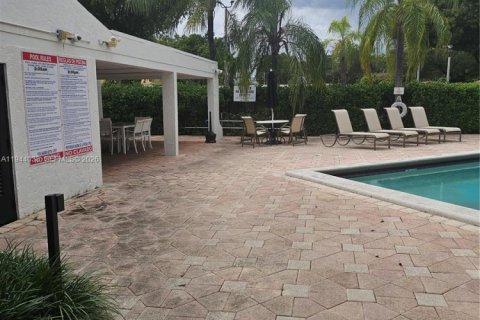 Condo in Miami, Florida, 2 bedrooms  № 2000861 - photo 22