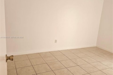Condo in Miami, Florida, 2 bedrooms  № 2000861 - photo 13