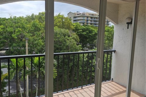 Condo in Miami, Florida, 2 bedrooms  № 2000861 - photo 7