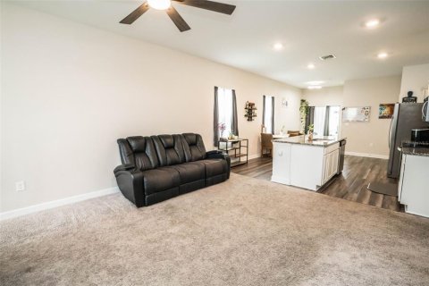 House in Zephyrhills, Florida 3 bedrooms, 131.18 sq.m. № 1817216 - photo 9