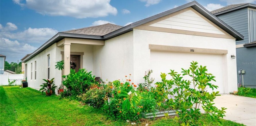 House in Zephyrhills, Florida 3 bedrooms, 131.18 sq.m. № 1817216