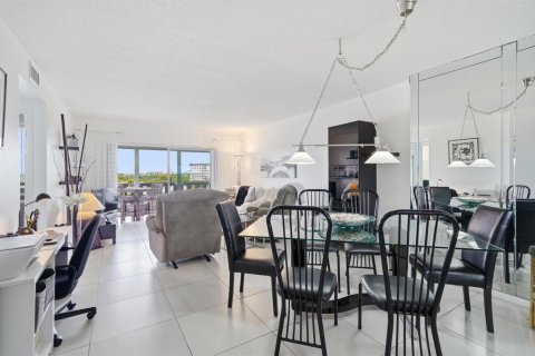 Купить кондоминиум в Холливуд, Флорида 3 комнаты, 78.41м2, № 2146908 - фото 3