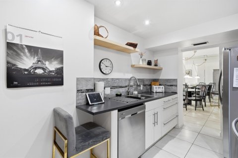 Купить кондоминиум в Холливуд, Флорида 3 комнаты, 78.41м2, № 2146908 - фото 8