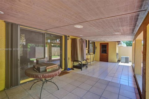 Townhouse in Miami, Florida 3 bedrooms, 119.19 sq.m. № 2068330 - photo 3