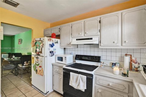 Townhouse in Miami, Florida 3 bedrooms, 119.19 sq.m. № 2068330 - photo 6