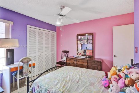 Townhouse in Miami, Florida 3 bedrooms, 119.19 sq.m. № 2068330 - photo 8