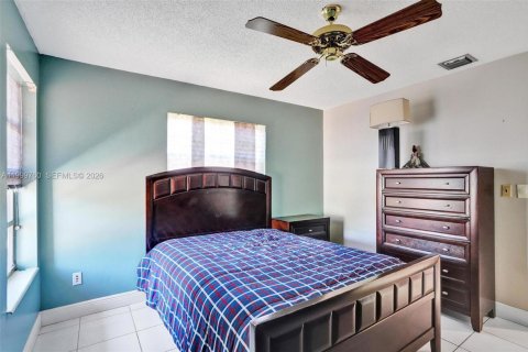 Townhouse in Miami, Florida 3 bedrooms, 119.19 sq.m. № 2068330 - photo 14