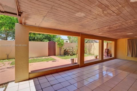 Townhouse in Miami, Florida 3 bedrooms, 119.19 sq.m. № 2068330 - photo 4