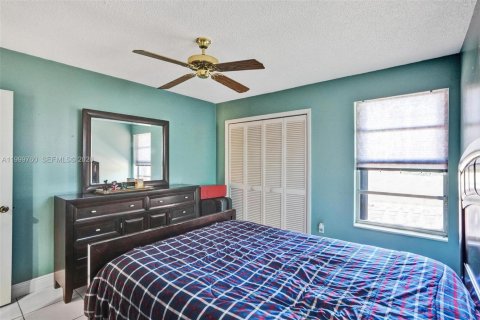 Townhouse in Miami, Florida 3 bedrooms, 119.19 sq.m. № 2068330 - photo 15