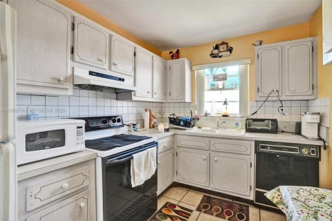 Townhouse in Miami, Florida 3 bedrooms, 119.19 sq.m. № 2068330 - photo 5