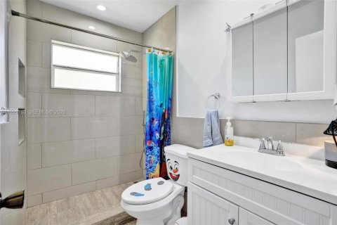 Townhouse in Miami, Florida 3 bedrooms, 119.19 sq.m. № 2068330 - photo 10