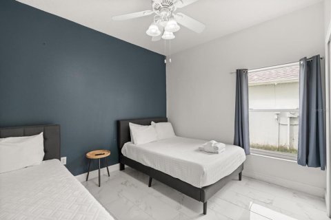 Casa en venta en Kissimmee, Florida, 5 dormitorios, 238.29 m2 № 2109327 - foto 16