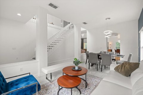 Casa en venta en Kissimmee, Florida, 5 dormitorios, 238.29 m2 № 2109327 - foto 4