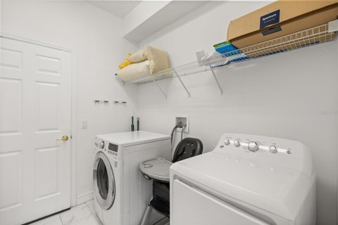 Casa en venta en Kissimmee, Florida, 5 dormitorios, 238.29 m2 № 2109327 - foto 15