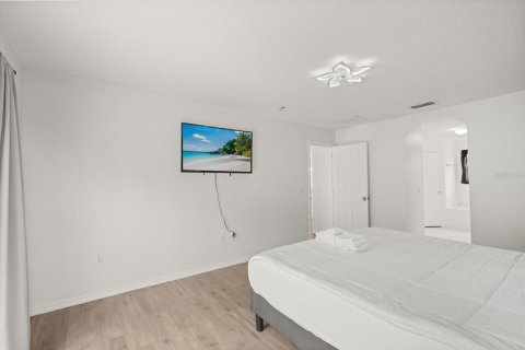 Casa en venta en Kissimmee, Florida, 5 dormitorios, 238.29 m2 № 2109327 - foto 23
