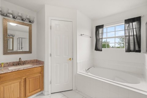 Casa en venta en Kissimmee, Florida, 5 dormitorios, 238.29 m2 № 2109327 - foto 25