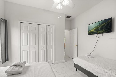Casa en venta en Kissimmee, Florida, 5 dormitorios, 238.29 m2 № 2109327 - foto 17