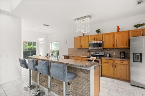 Casa en venta en Kissimmee, Florida, 5 dormitorios, 238.29 m2 № 2109327 - foto 11