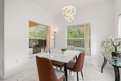 Casa en venta en Kissimmee, Florida, 5 dormitorios, 238.29 m2 № 2109327 - foto 10