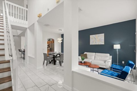Casa en venta en Kissimmee, Florida, 5 dormitorios, 238.29 m2 № 2109327 - foto 3