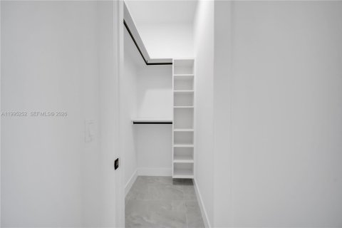 House in Cape Coral, Florida 4 bedrooms, 165.18 sq.m. № 2062746 - photo 22