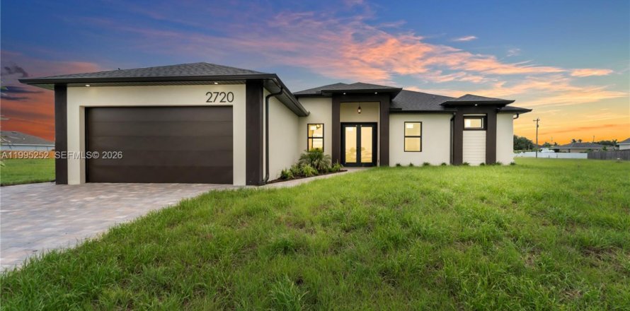 House in Cape Coral, Florida 4 bedrooms, 165.18 sq.m. № 2062746