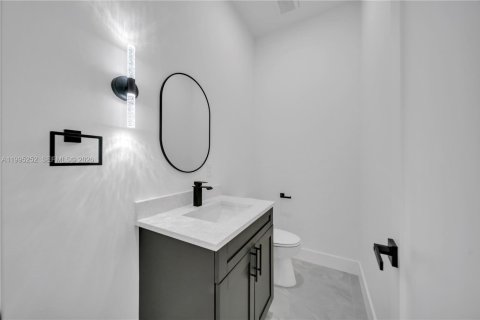 House in Cape Coral, Florida 4 bedrooms, 165.18 sq.m. № 2062746 - photo 18