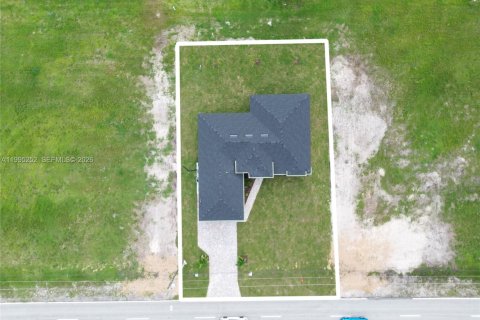 House in Cape Coral, Florida 4 bedrooms, 165.18 sq.m. № 2062746 - photo 4