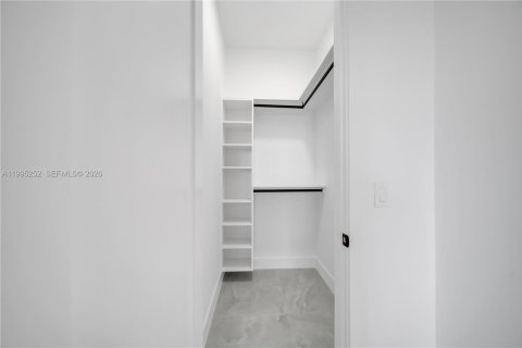 House in Cape Coral, Florida 4 bedrooms, 165.18 sq.m. № 2062746 - photo 28