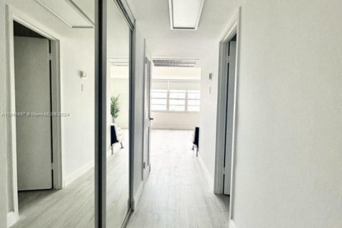 Copropriété à louer à Miami Beach, Floride: 50.63 m2 № 2039516 - photo 6