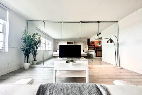 Copropriété à louer à Miami Beach, Floride: 50.63 m2 № 2039516 - photo 2