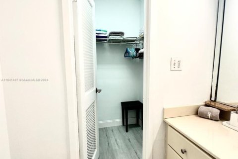 Copropriété à louer à Miami Beach, Floride: 50.63 m2 № 2039516 - photo 8