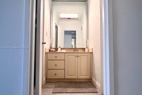 Copropriété à louer à Miami Beach, Floride: 50.63 m2 № 2039516 - photo 4