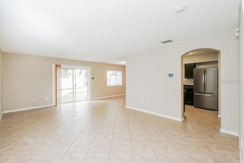 Villa ou maison à louer à Riverview, Floride: 4 chambres, 161.28 m2 № 2427486 - photo 5