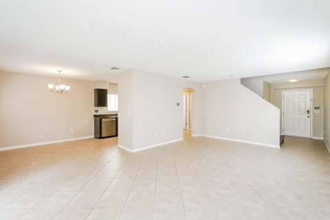 Villa ou maison à louer à Riverview, Floride: 4 chambres, 161.28 m2 № 2427486 - photo 4