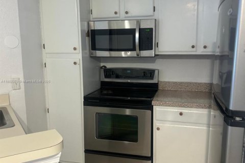 Condo in Margate, Florida, 1 bedroom  № 1727766 - photo 12
