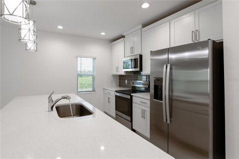 House in Davenport, Florida 4 bedrooms, 216.46 sq.m. № 1778718 - photo 6