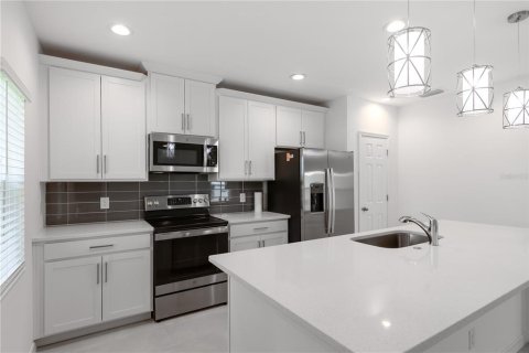 House in Davenport, Florida 4 bedrooms, 216.46 sq.m. № 1778718 - photo 7
