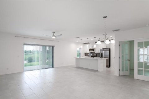 House in Davenport, Florida 4 bedrooms, 216.46 sq.m. № 1778718 - photo 5