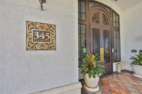Condo in Tampa, Florida, 2 bedrooms № 2145264 - photo 17