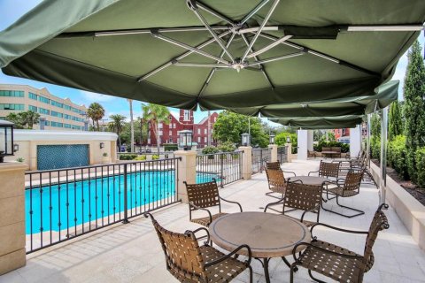 Condo in Tampa, Florida, 2 bedrooms № 2145264 - photo 15