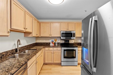 Condo in Tampa, Florida, 2 bedrooms № 2145264 - photo 10
