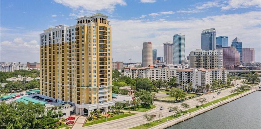 Condo in Tampa, Florida, 2 bedrooms № 2145264