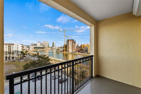 Condo in Tampa, Florida, 2 bedrooms № 2145264 - photo 12