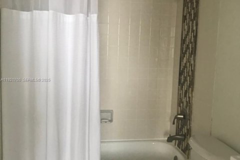 Copropriété à louer à Miami, Floride: 2 chambres, 89.93 m2 № 1976595 - photo 4
