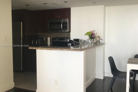 Copropriété à louer à Miami, Floride: 2 chambres, 89.93 m2 № 1976595 - photo 7