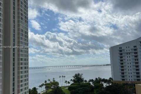 Copropriété à louer à Miami, Floride: 2 chambres, 89.93 m2 № 1976595 - photo 1