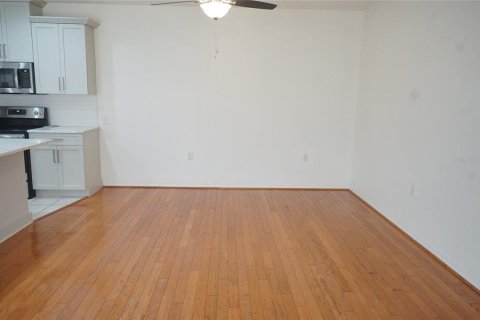 Adosado en alquiler en Tampa, Florida, 2 dormitorios, 128.02 m2 № 1851717 - foto 6
