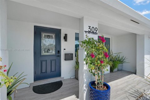 House in Deerfield Beach, Florida 4 bedrooms, 125.6 sq.m. № 2038304 - photo 3